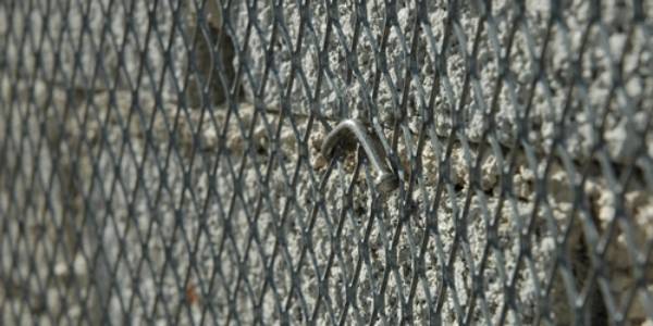 Apply and fix the metal lath onto the wall surface tightly.