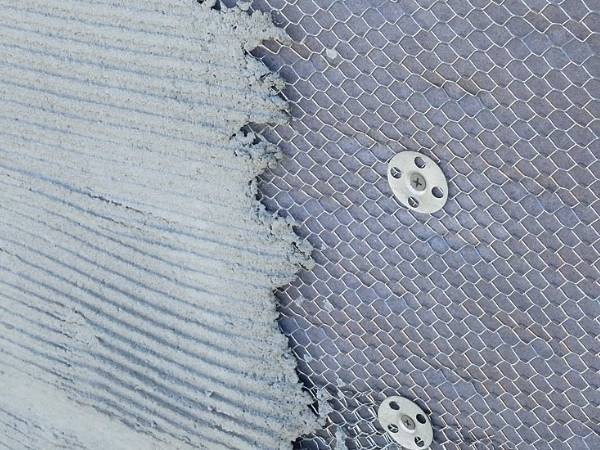 Self-drilling screws for metal lath fixation